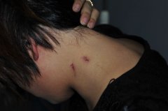 河南村支书酒后找女孩开房 遭拒后将其打伤